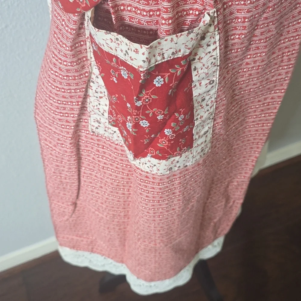 Red Patchwork Apron Set - Picture 4 of 8